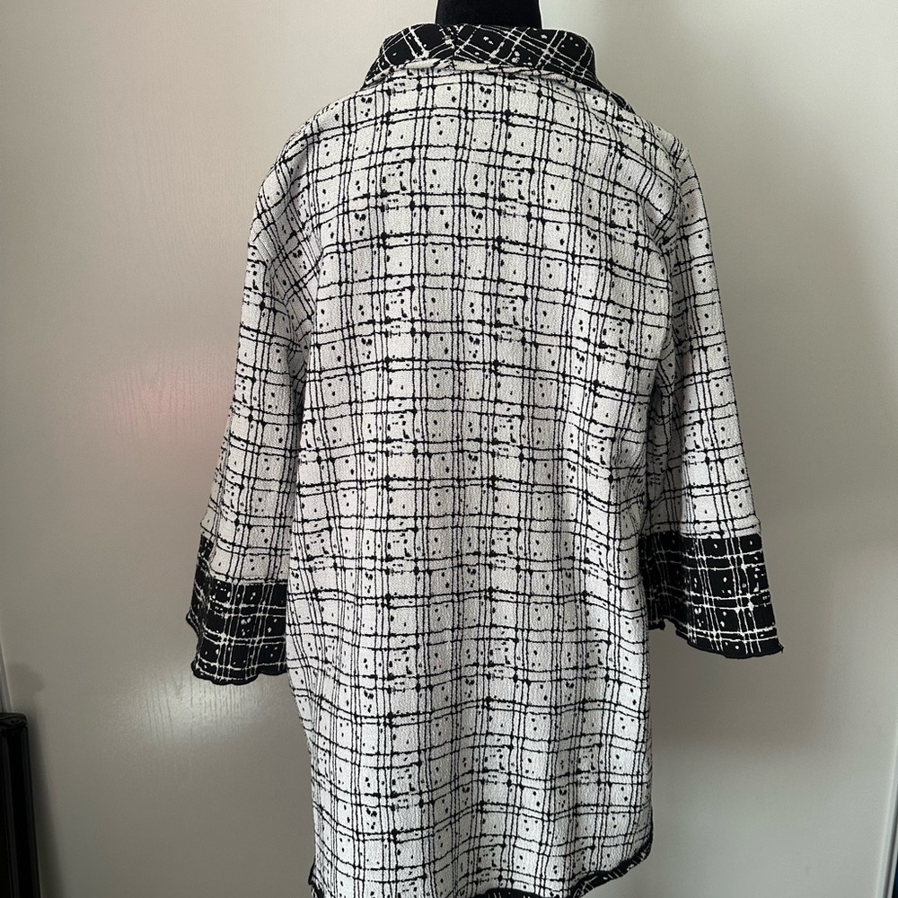 By J.J. | Black and White Reversible Cardigan Size S –‎ Elegant and Casual Style - Picture 4 of 10
